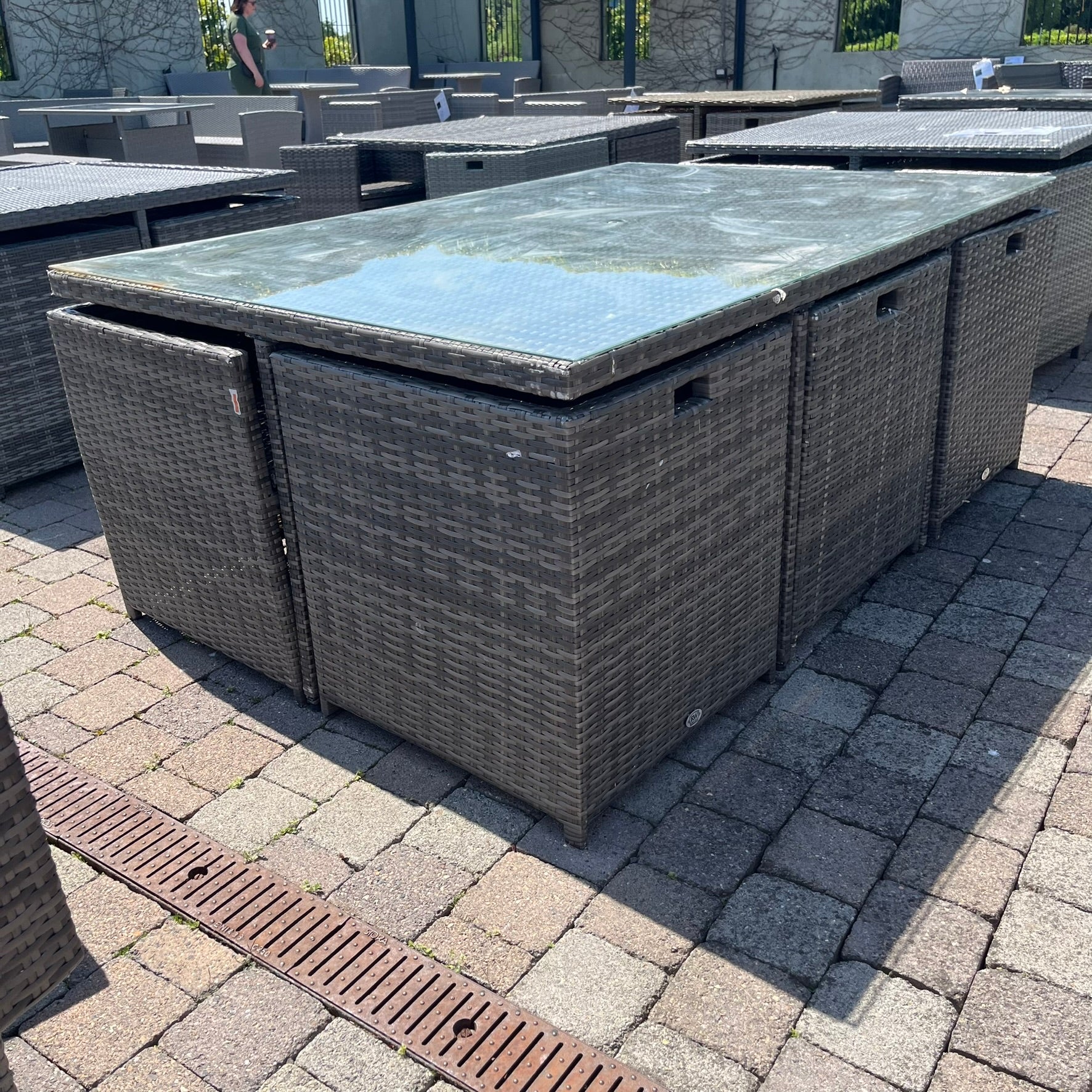 6 Seater Cube - Clearance