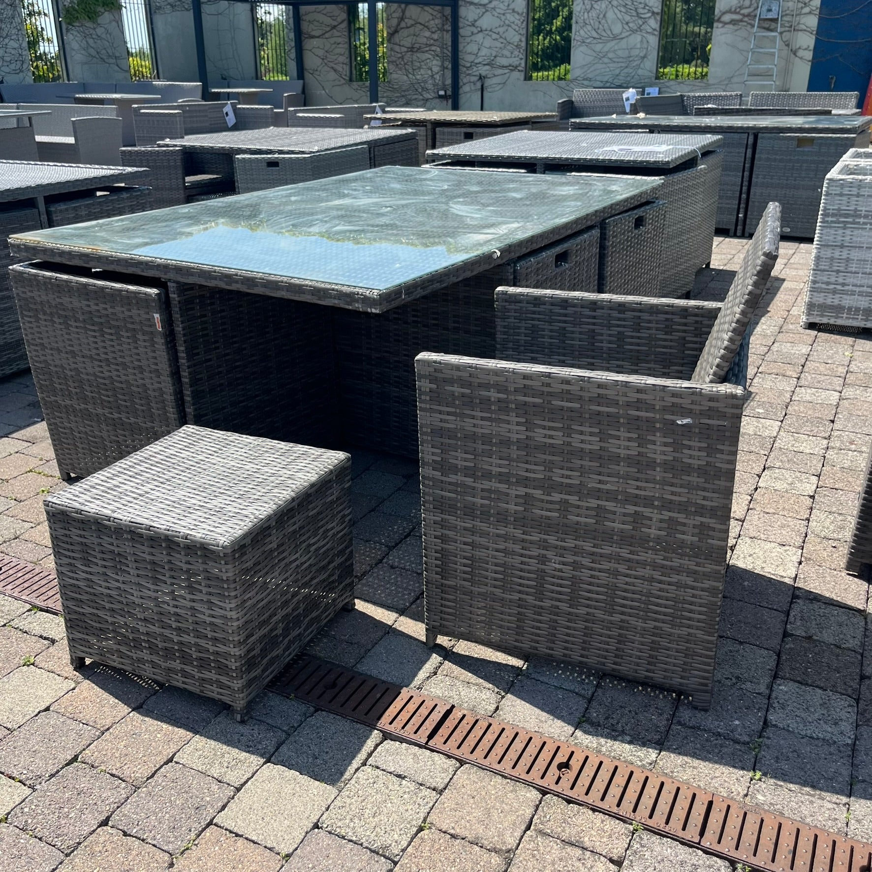 6 Seater Cube - Clearance