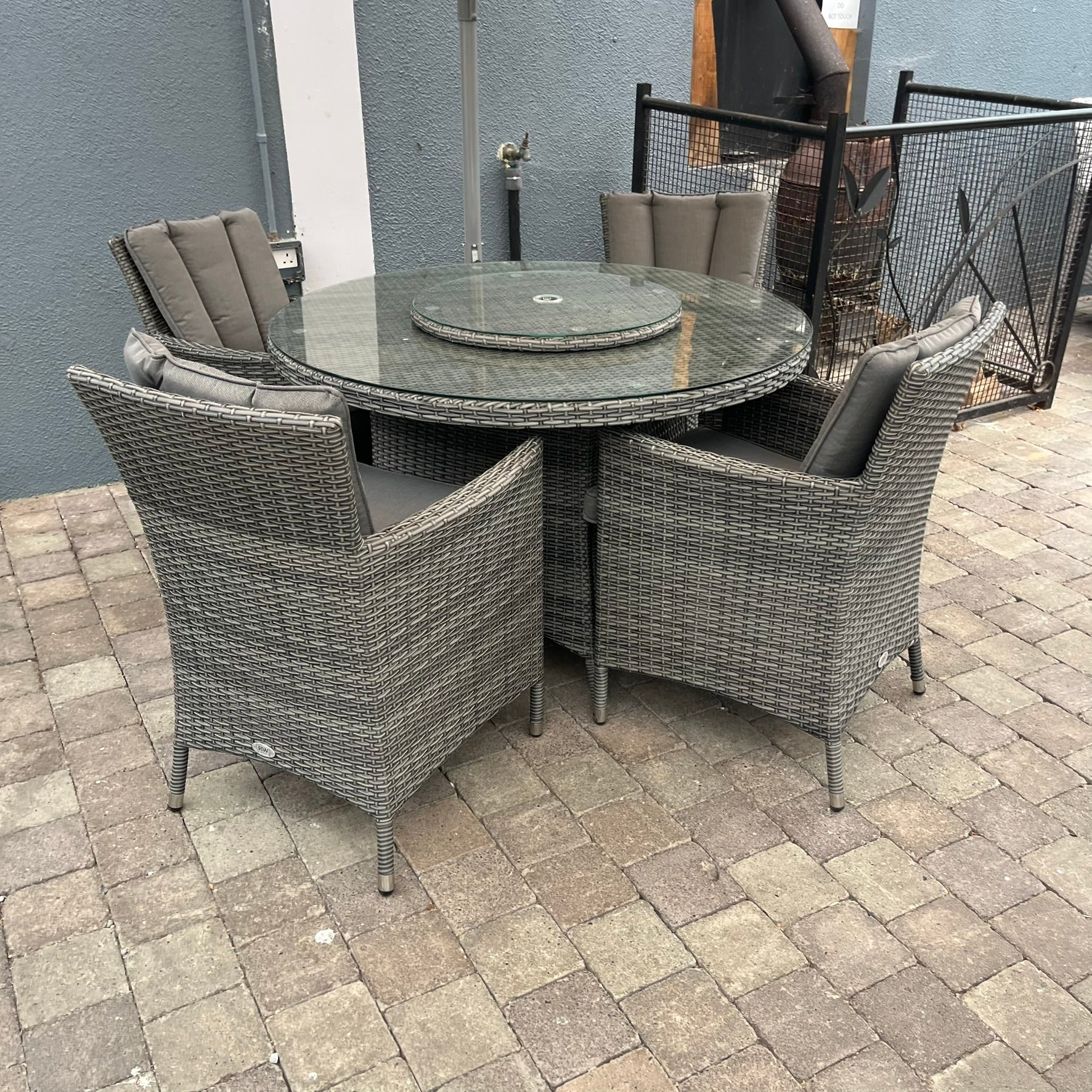 Gardina 4 Seater with Lazy Susan - Clearance