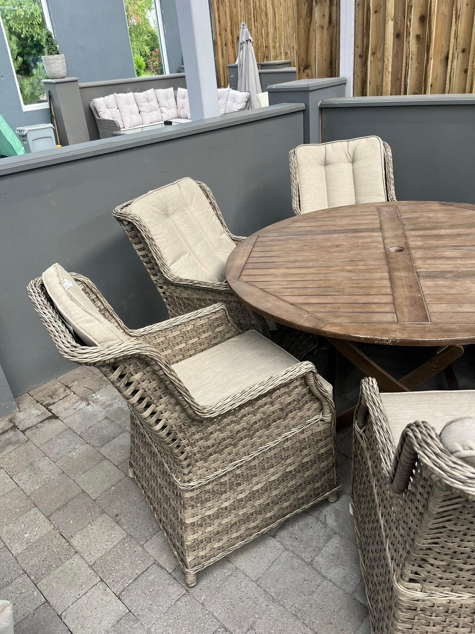 Hampton 6 Seater with Wooden Table - Clearance