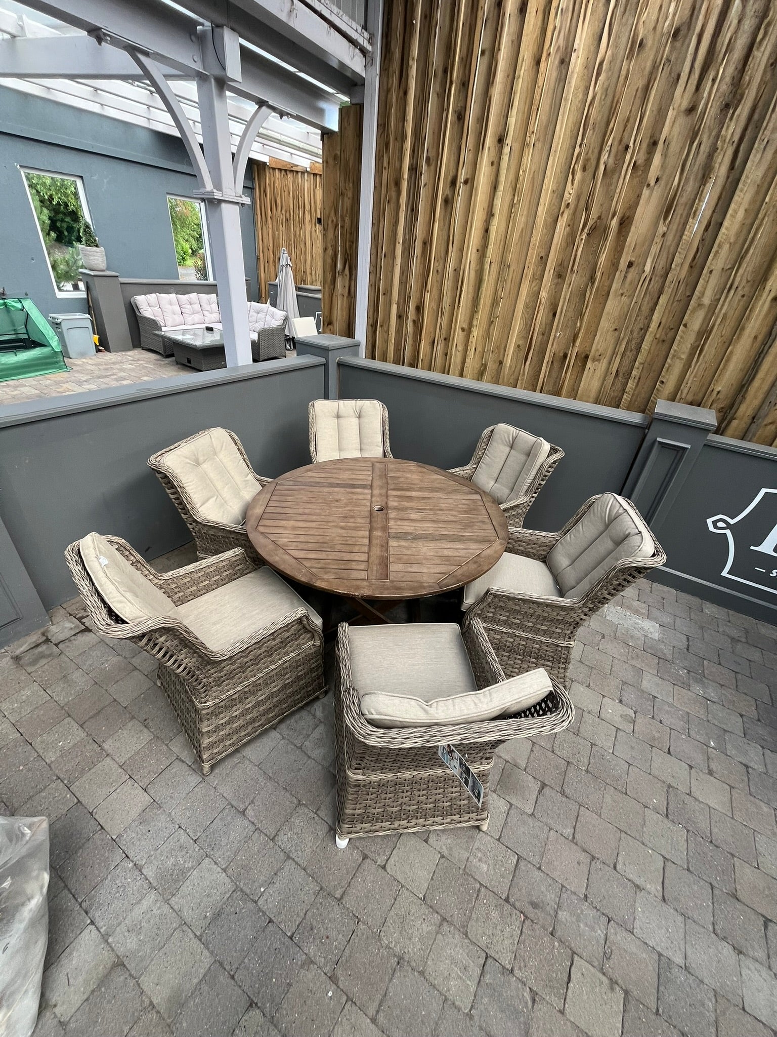 Hampton 6 Seater With Wooden Table  - Clearance