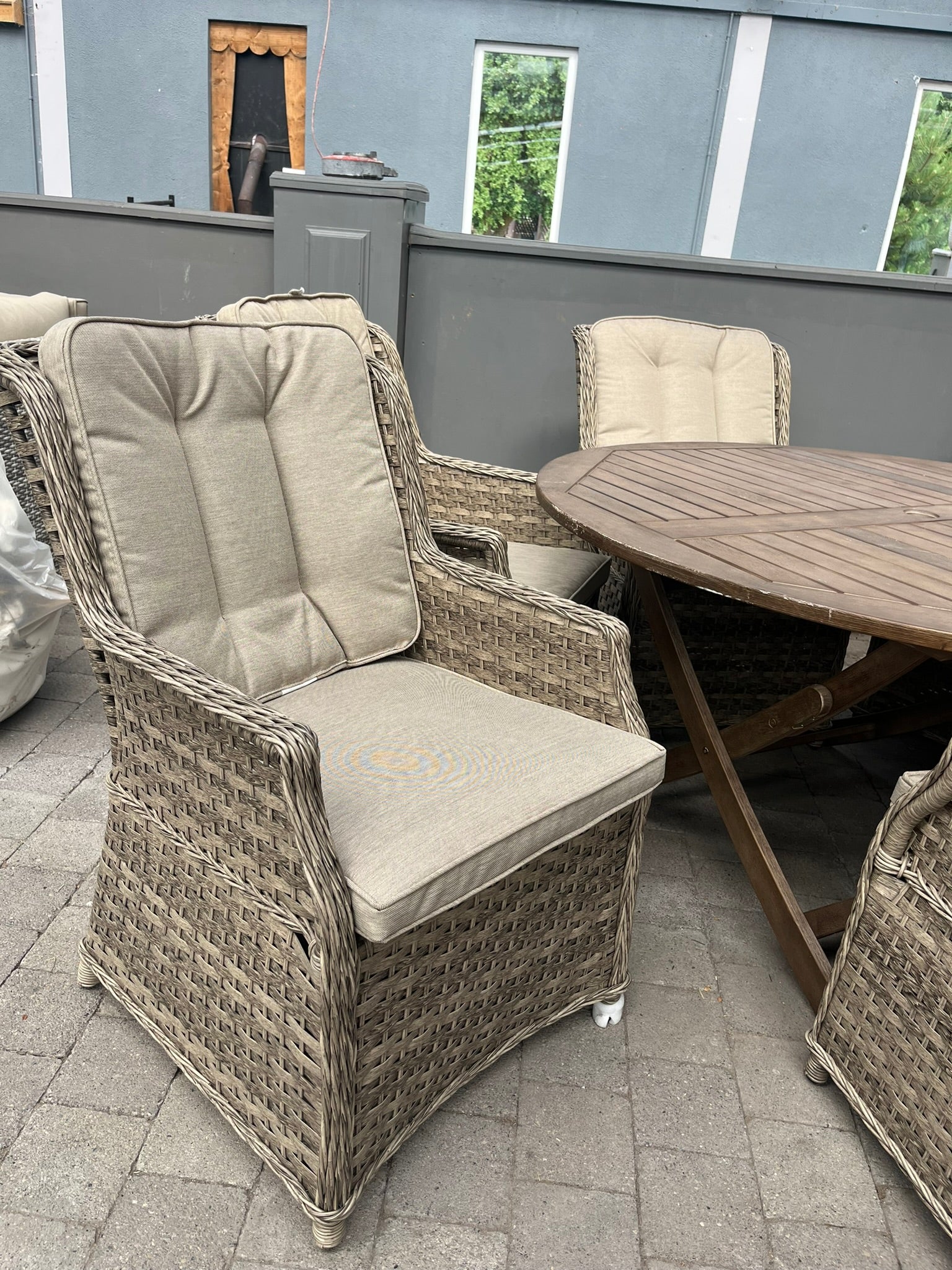 Hampton 6 Seater With Wooden Table  - Clearance