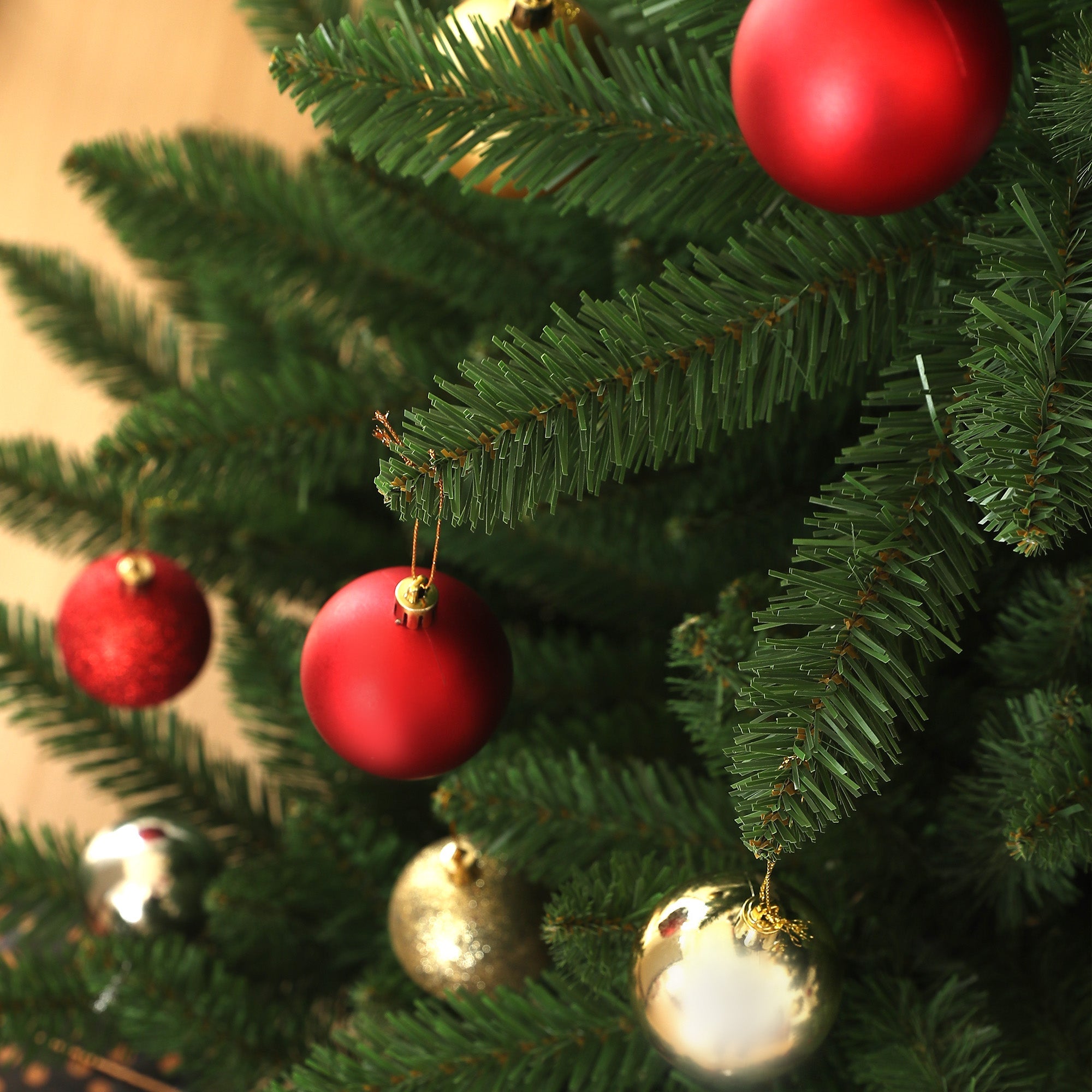 Artificial Christmas Tree, 180cm 880 Tips, Foldable Steel Base, Flame Retardant, Green