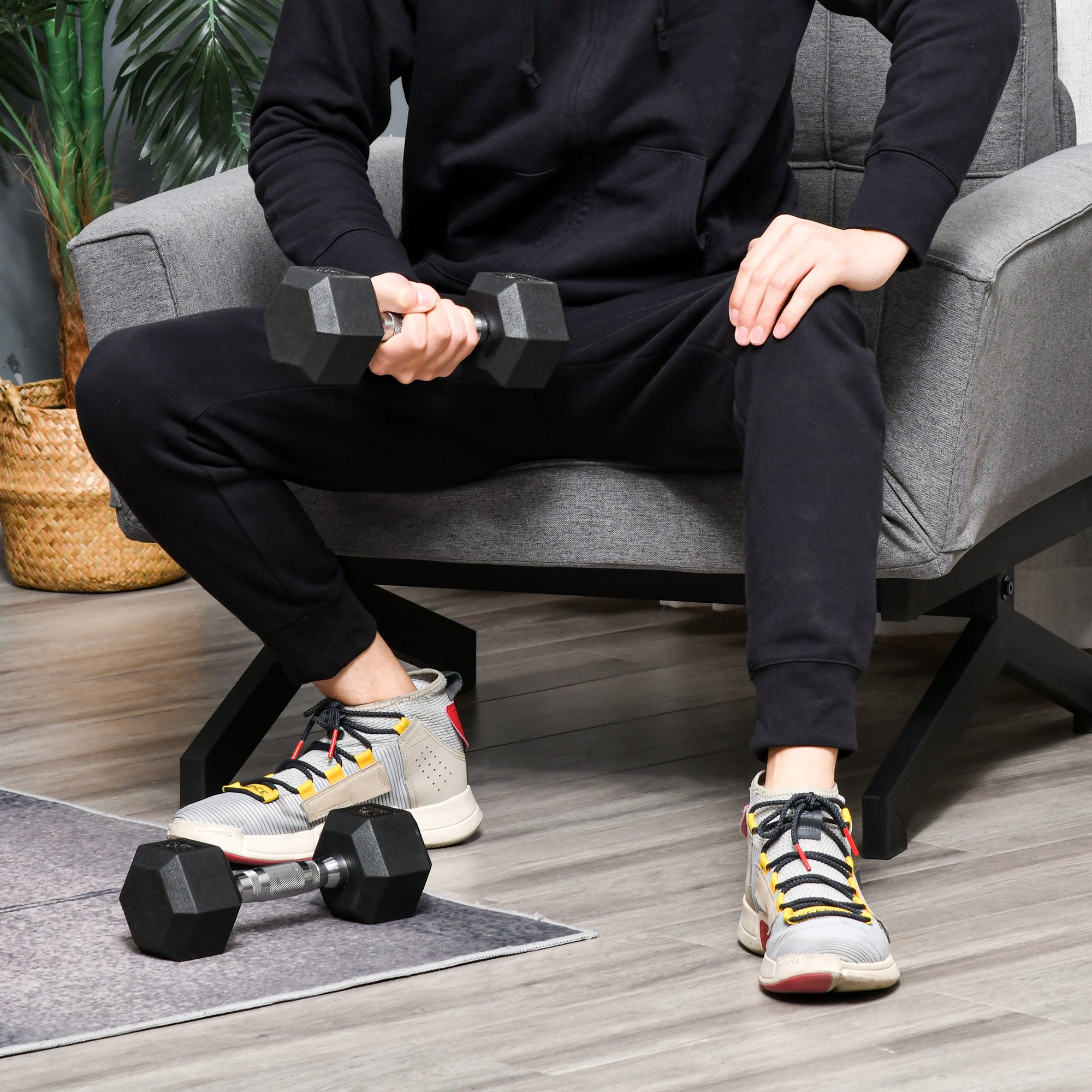 Hexagon dumbbells, set of 2, 2x5 kg, cast iron with rubber coating, black