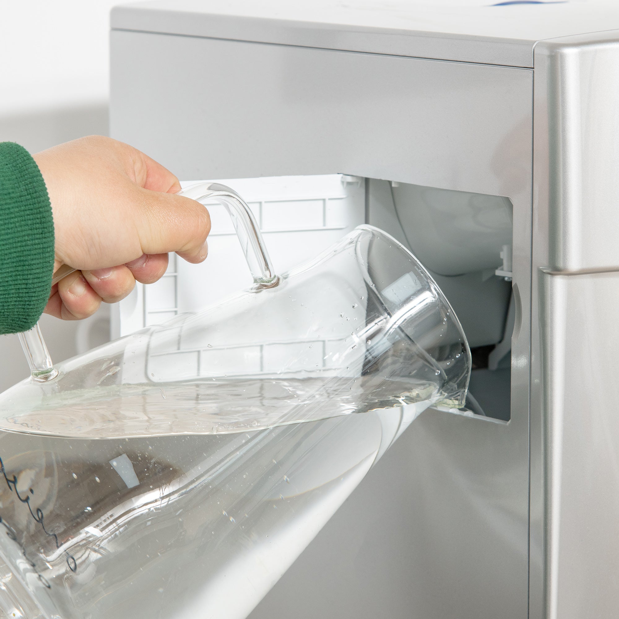 Ice cube machine, 9 ice cubes in 6-10 minutes, 12 kg/24 h, 2 L water tank, self-cleaning function, LCD display, silver