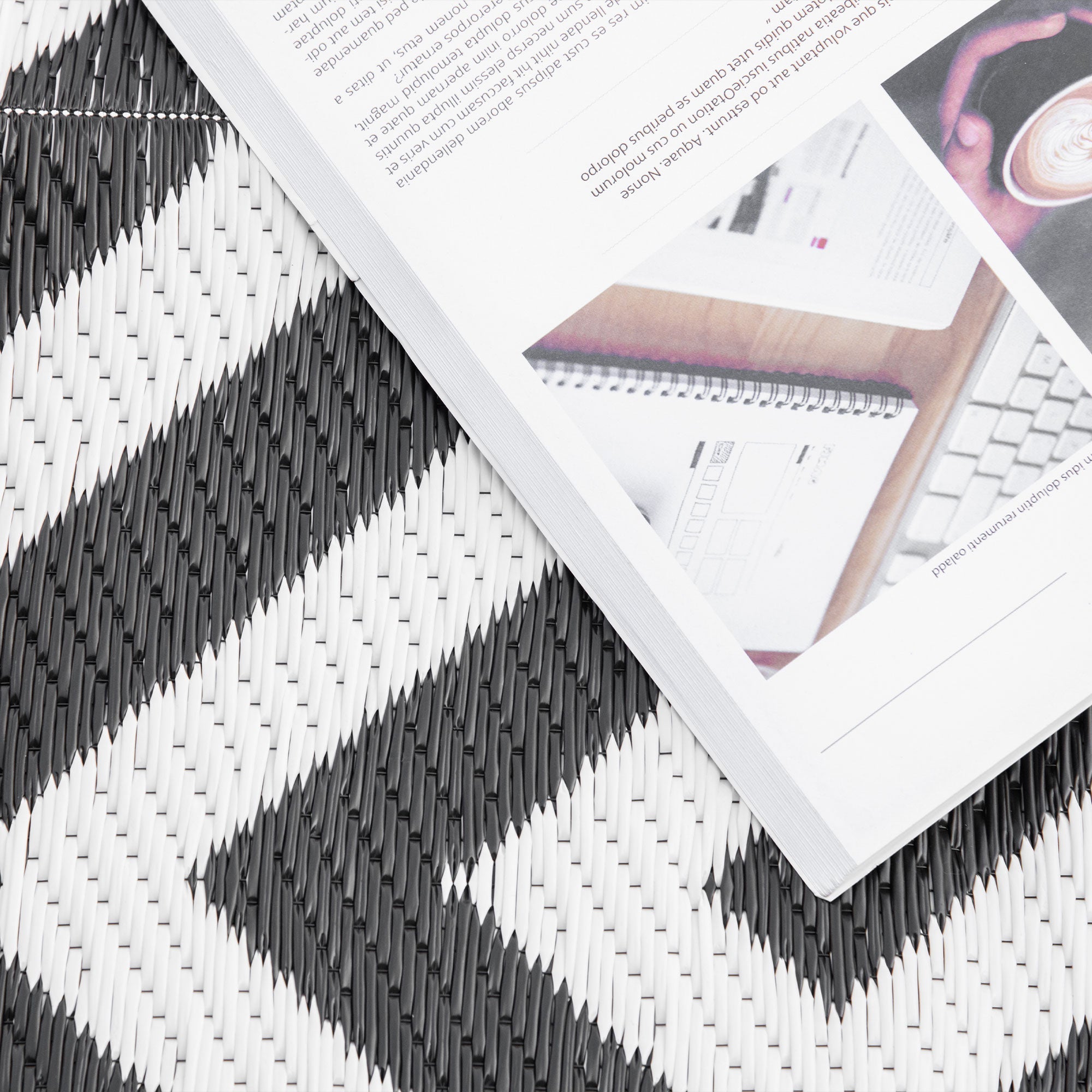 Outdoor Rug, Water-Repellent Double-Sided, Black and White