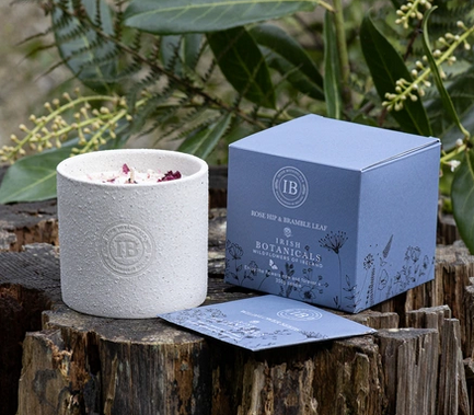 WF Candle - Rosehip & Bramble Leaf