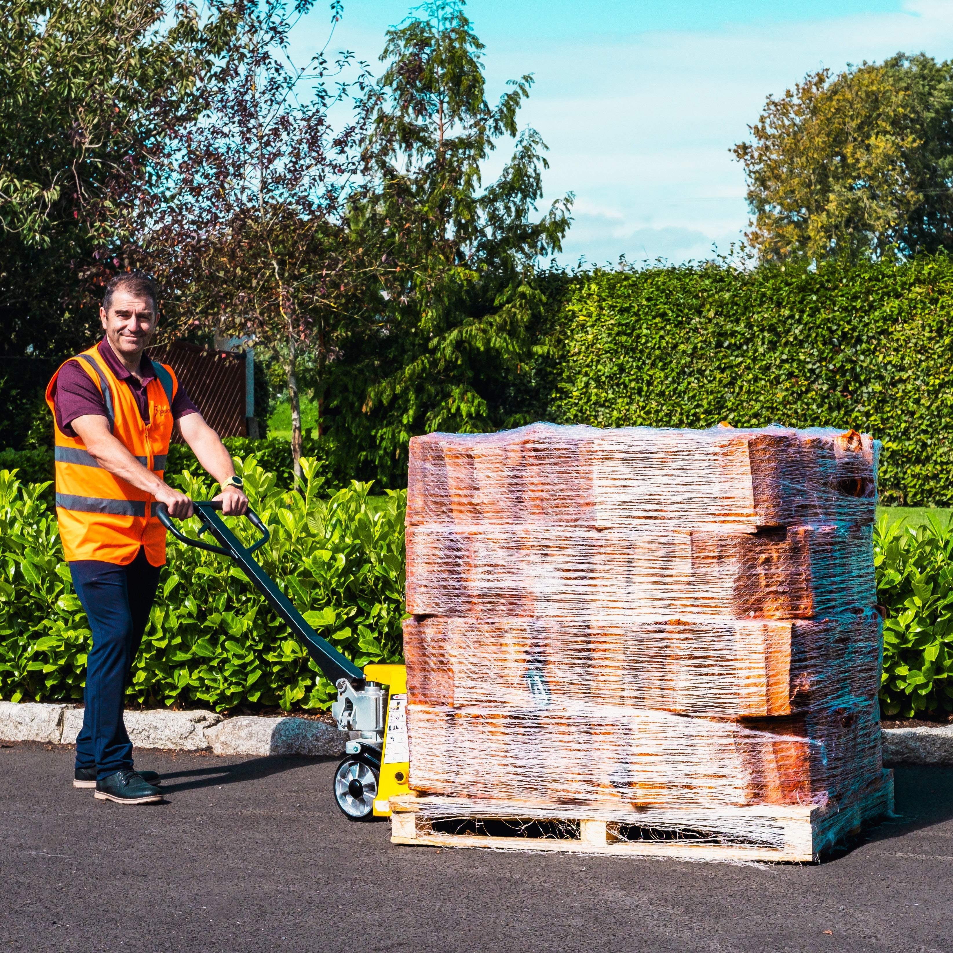 Hardwood Firewood Bags 1.6m³/480kg (60 x 22L/8kg Bags)
