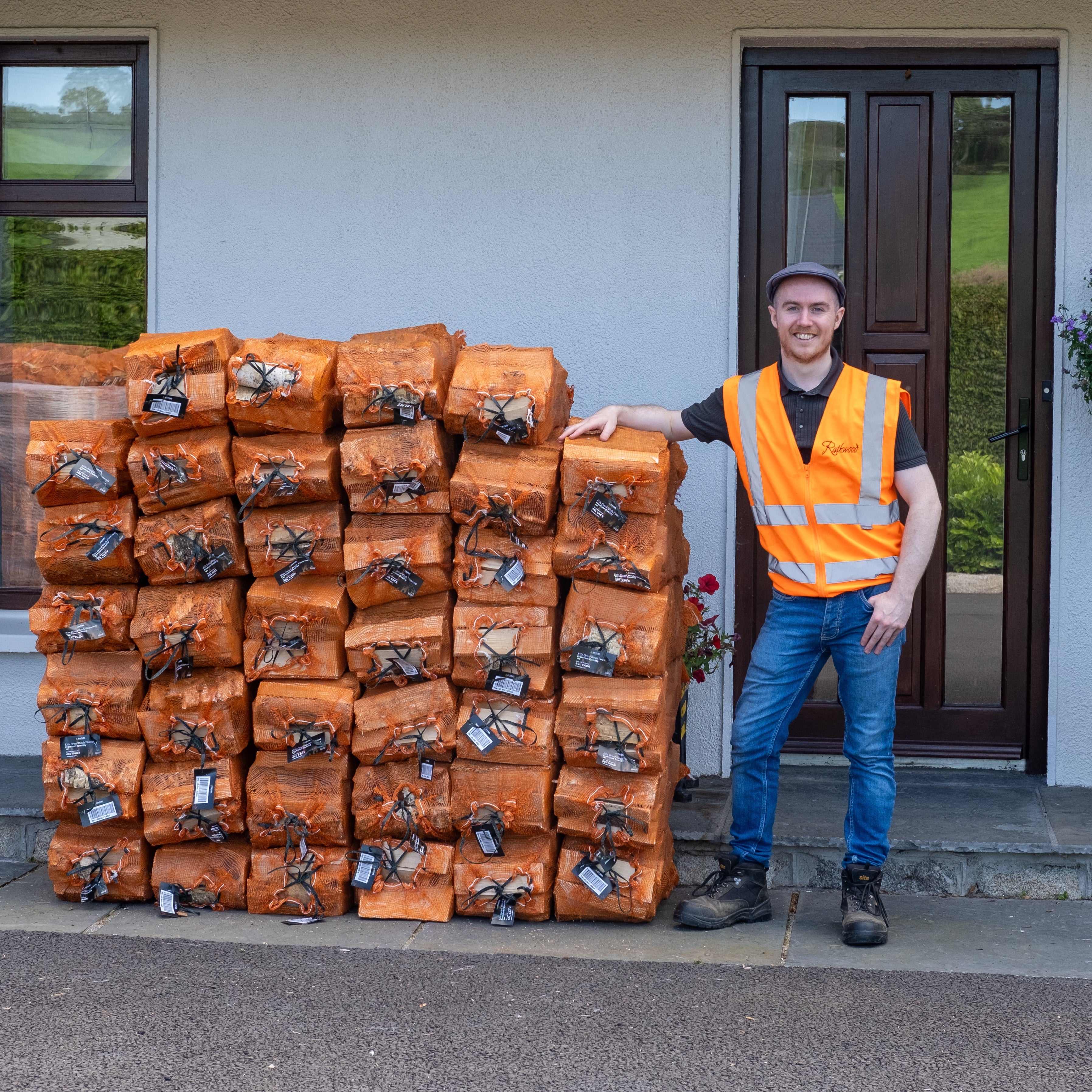 Hardwood Firewood Bags 1.6m³/480kg (60 x 22L/8kg Bags)